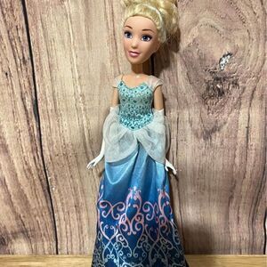 DISNEY PRINCESS Royal Shimmer CINDERELLA Doll 12”